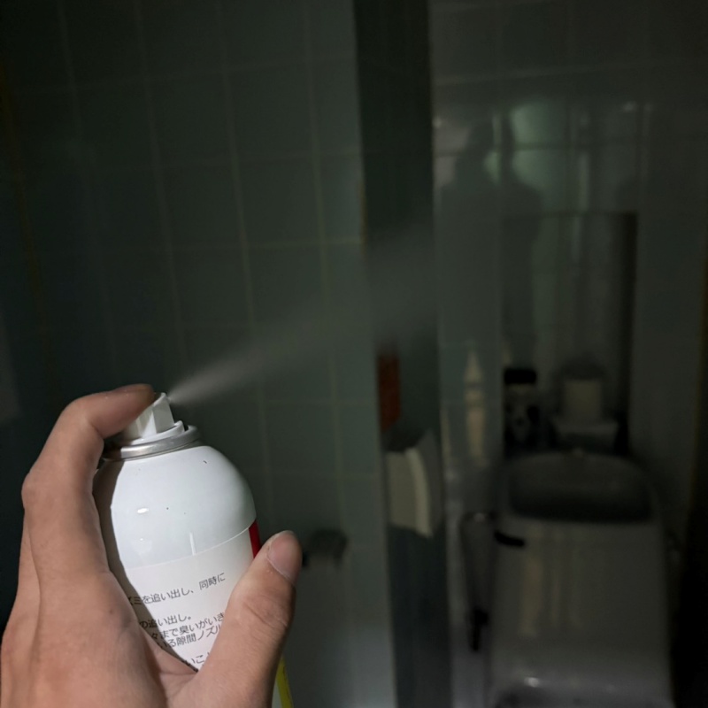 店舗内に忌避スプレーを散布