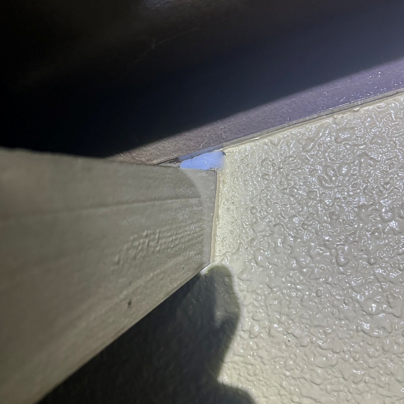 屋根と外壁の接合部のすき間を封鎖