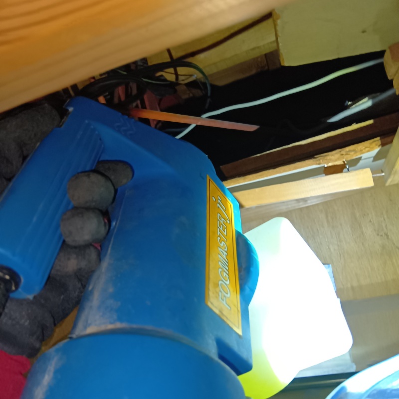 噴霧器で除菌・消臭剤を散布