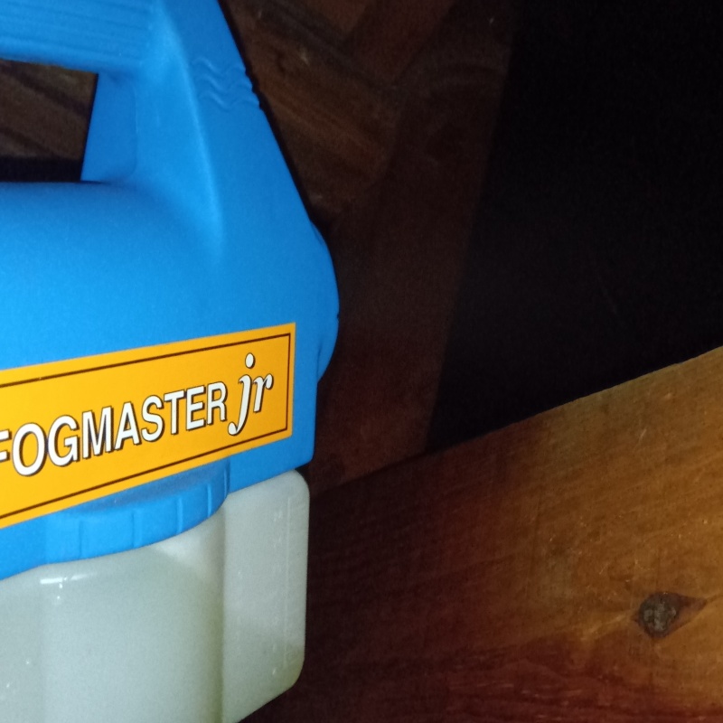 噴霧器で薬剤を散布