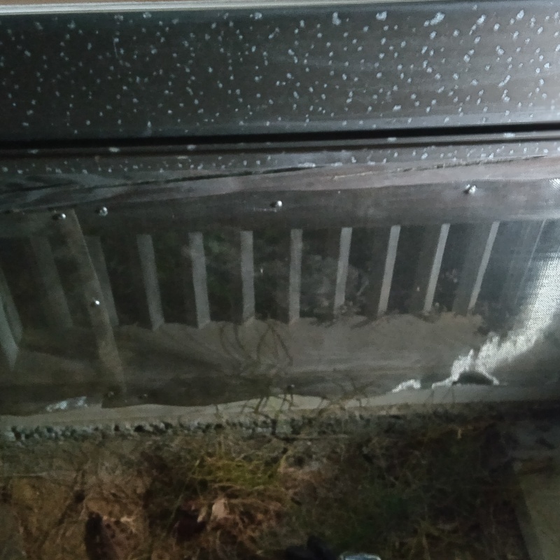 床下換気口を金網で封鎖