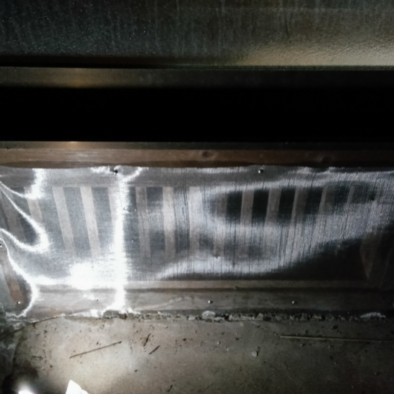 床下換気口を金網で封鎖