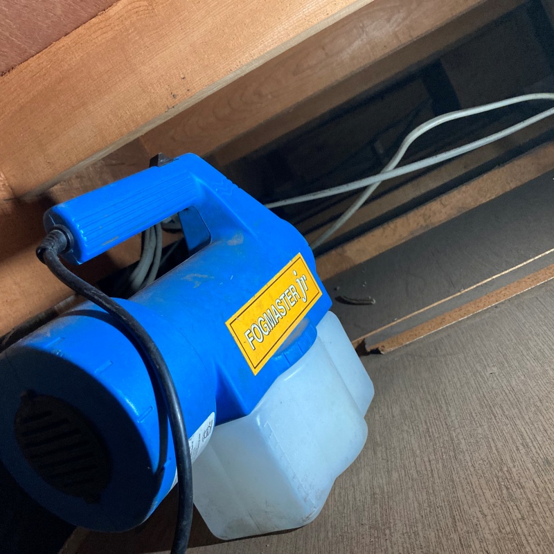 噴霧器で除菌・消臭剤を散布