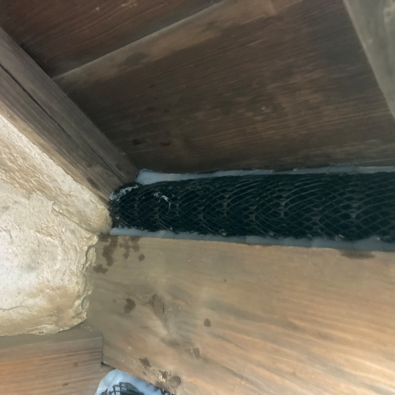 屋根のすき間を封鎖