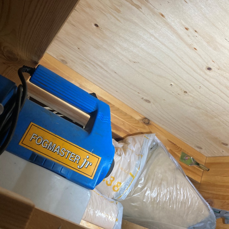 噴霧器で除菌・消臭剤を散布