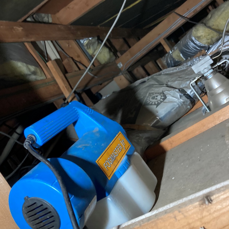 噴霧器で薬剤を散布