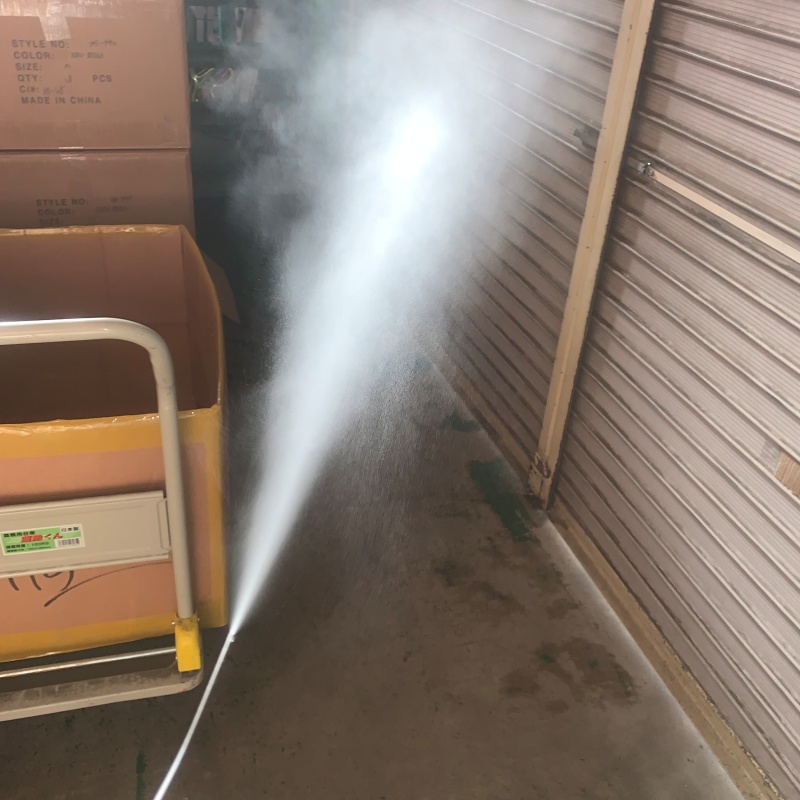 忌避スプレーを散布