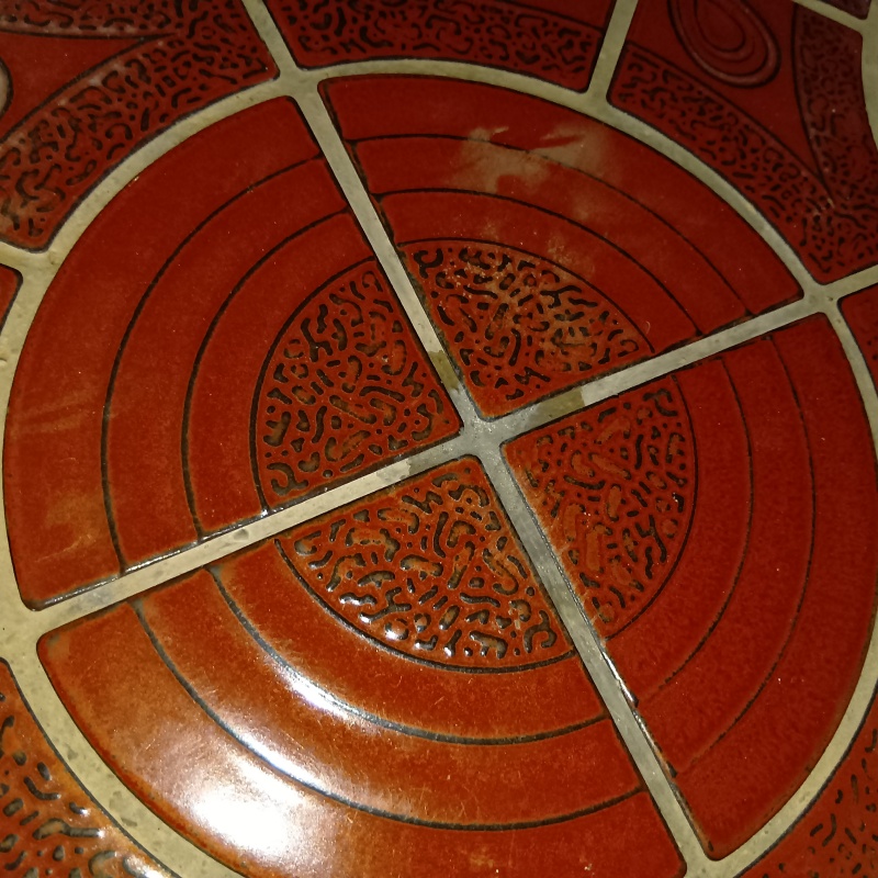 施工後は穴をパテで補修