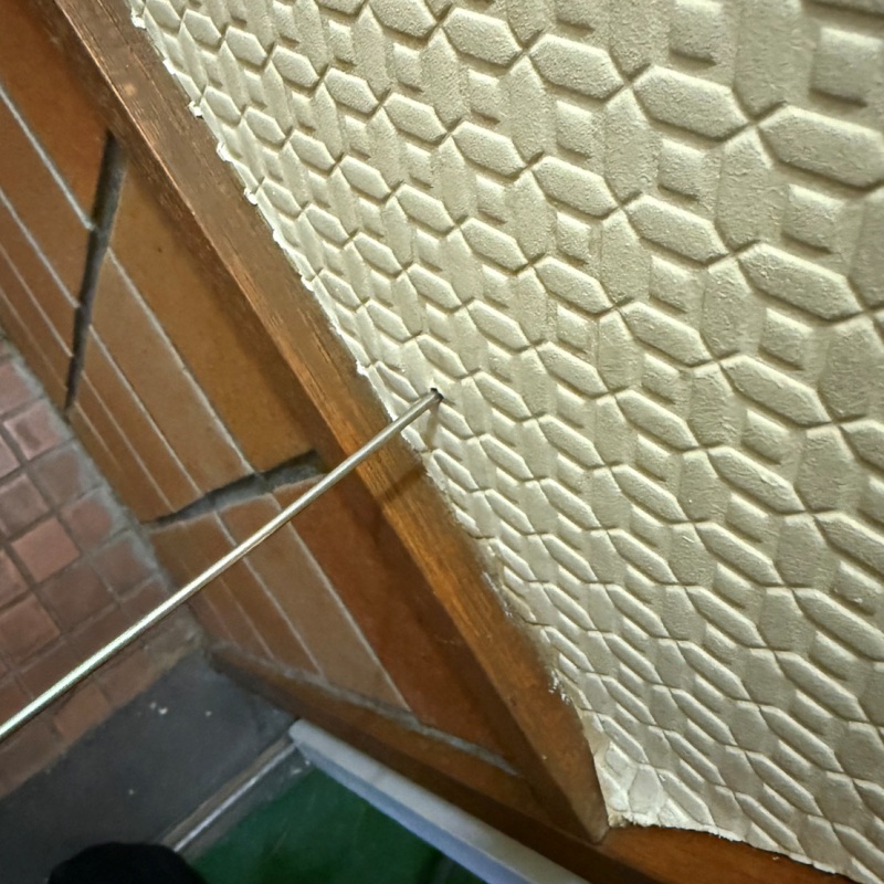 壁内にシロアリ駆除剤を注入