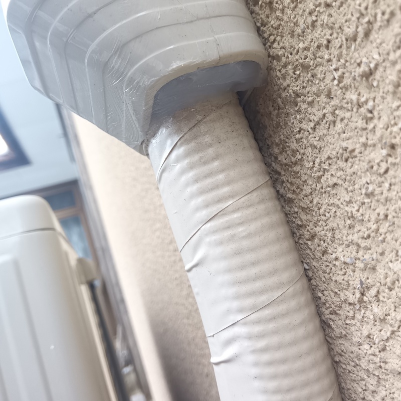 配管が通るカバーのすき間を封鎖