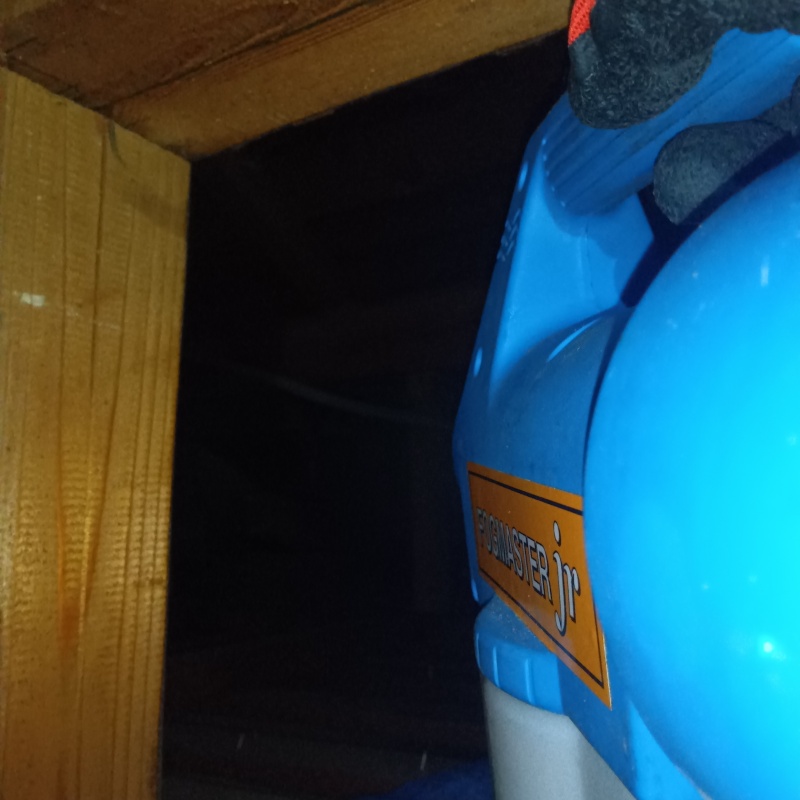 噴霧器で除菌・消臭剤を散布