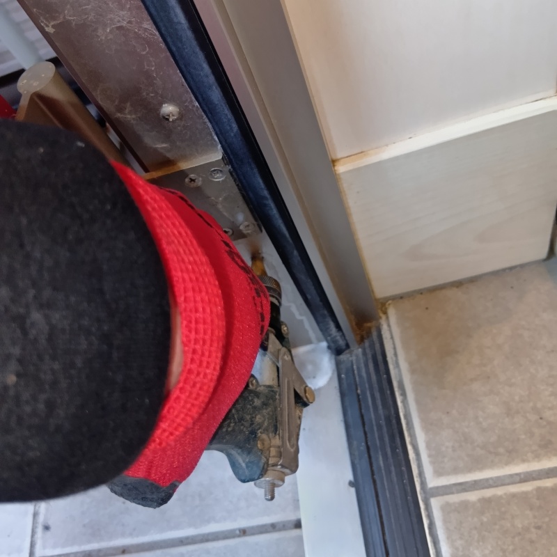 壁内に防蟻剤を注入