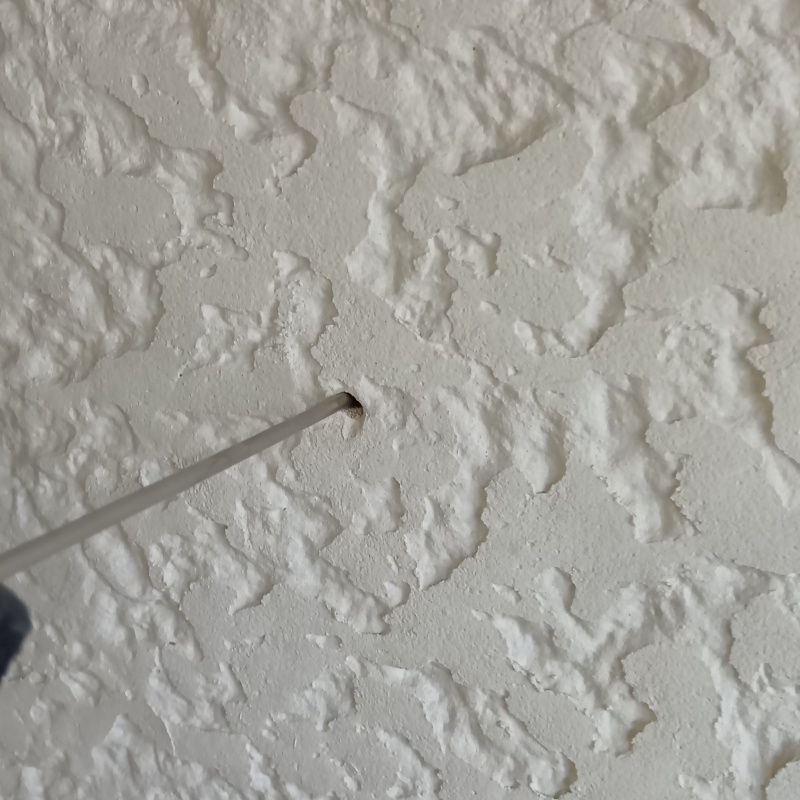 壁内に防蟻剤を注入