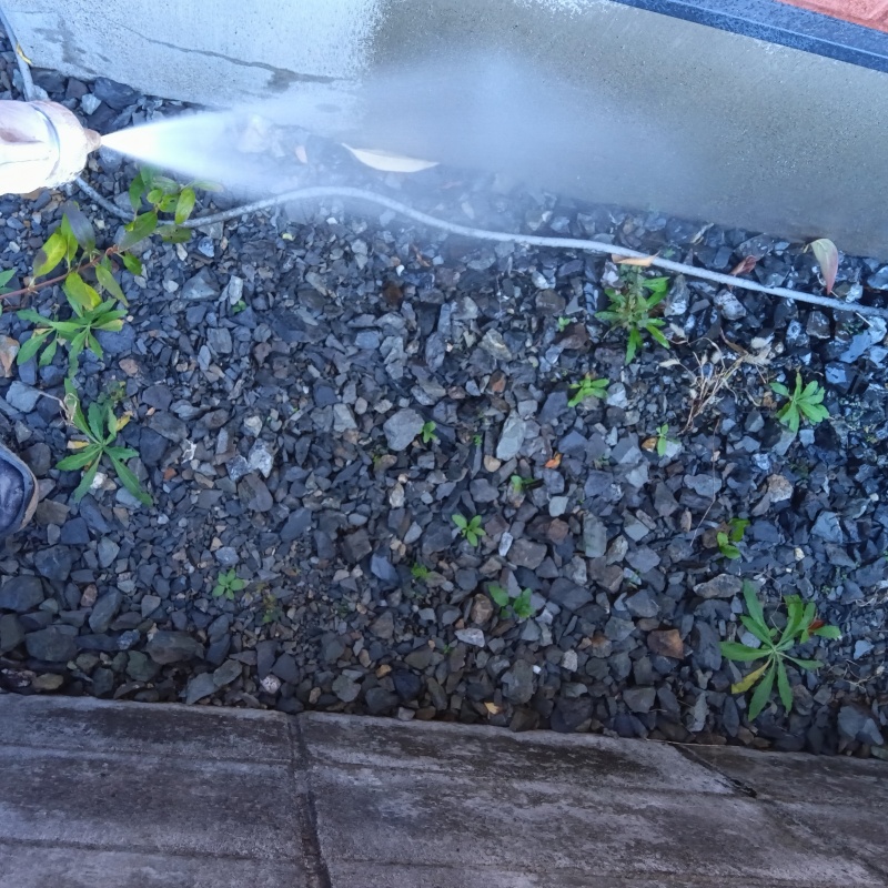 建物外周・外壁にシロアリ駆除剤を散布