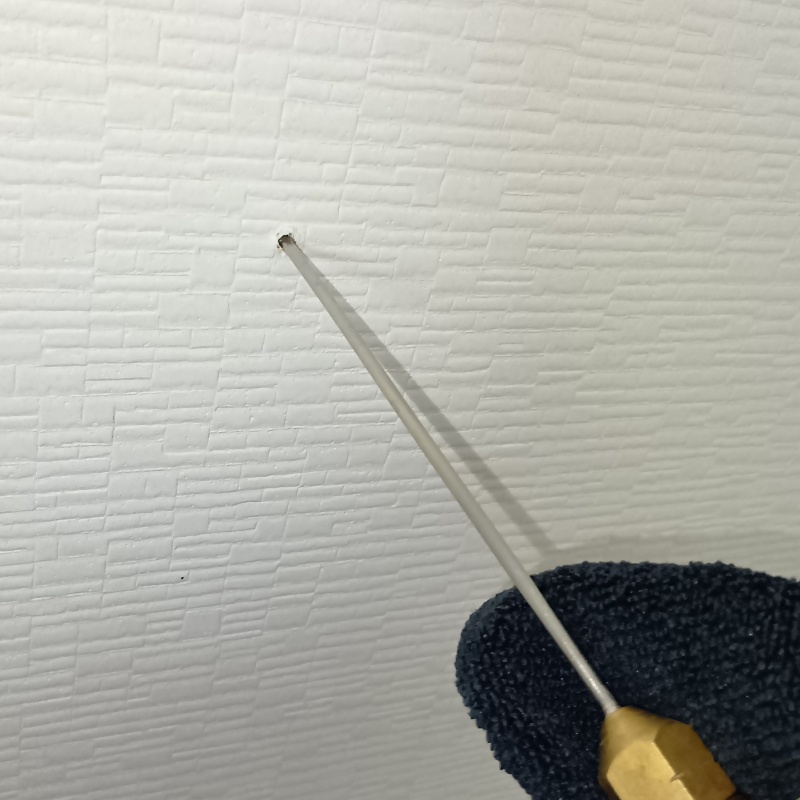 壁内に防蟻剤を注入