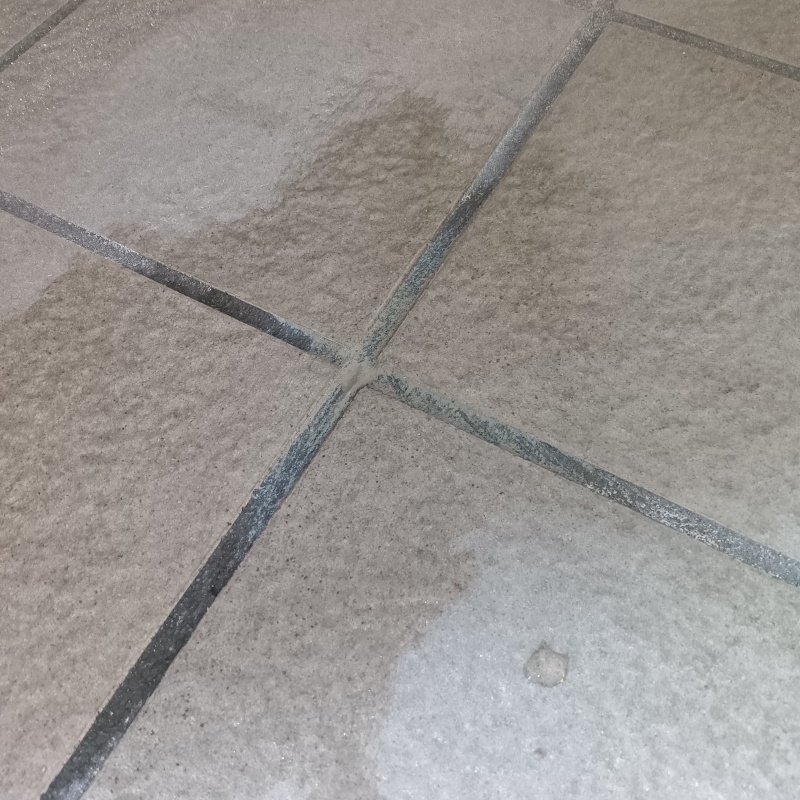 開けた穴を補修した様子