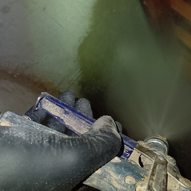 基礎コンクリートに防蟻剤を散布