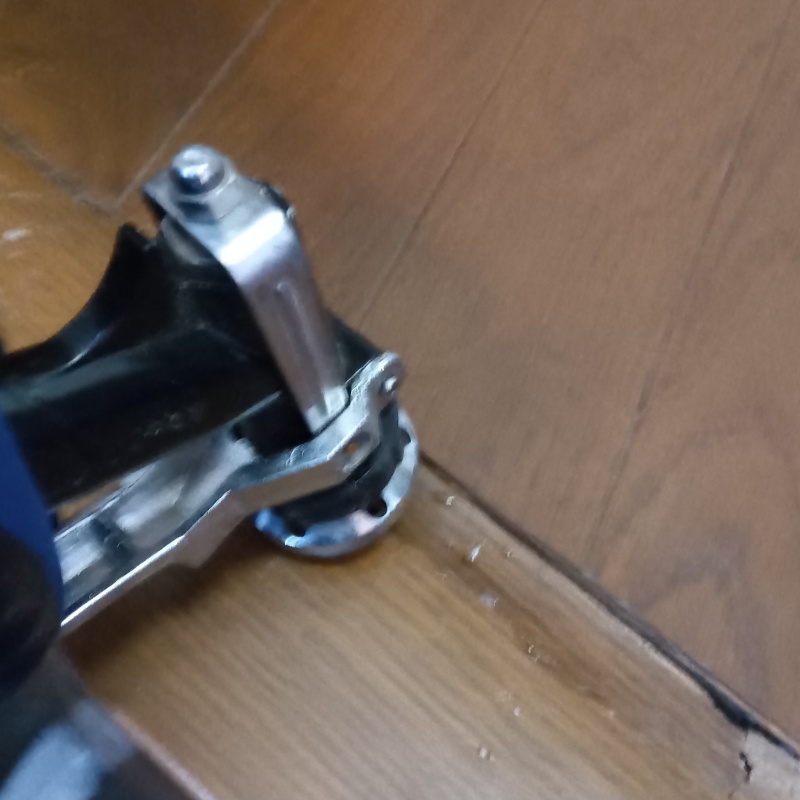 木部にシロアリ駆除剤を注入