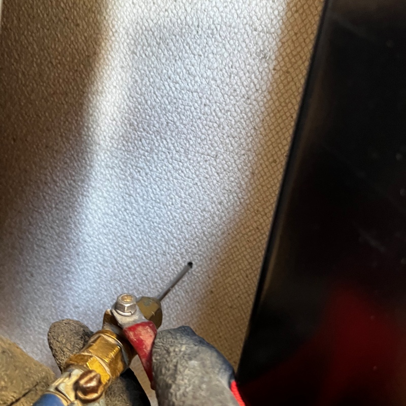 壁内に防蟻剤を注入