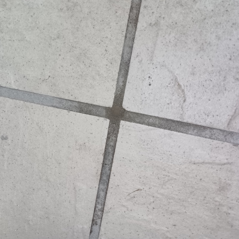 開けた穴を補修