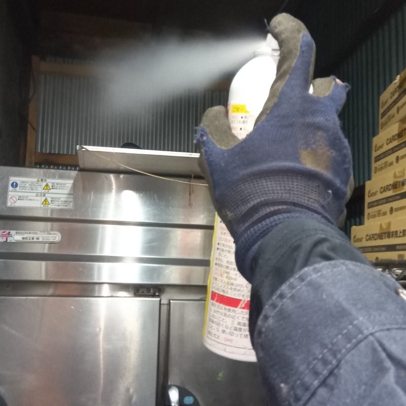 忌避剤をスプレー