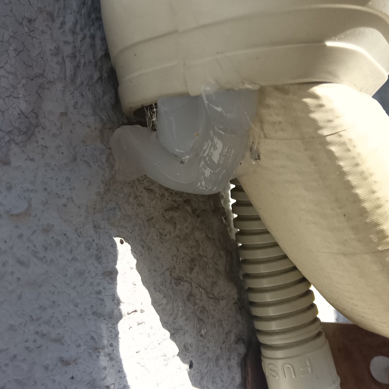 配管カバーのすき間を封鎖