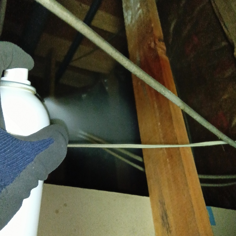 忌避剤をスプレー