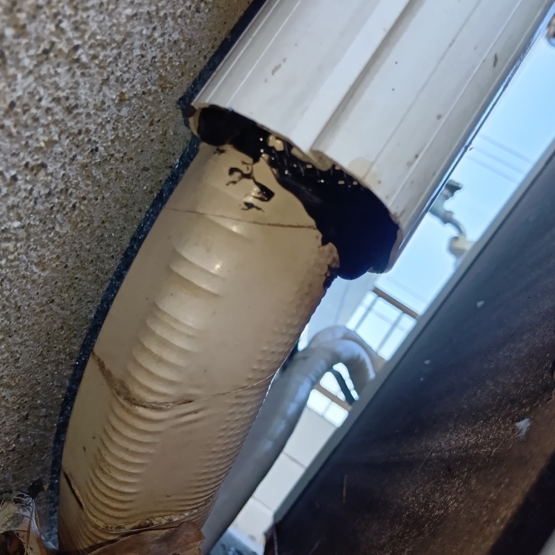 配管の導入部のすき間を封鎖