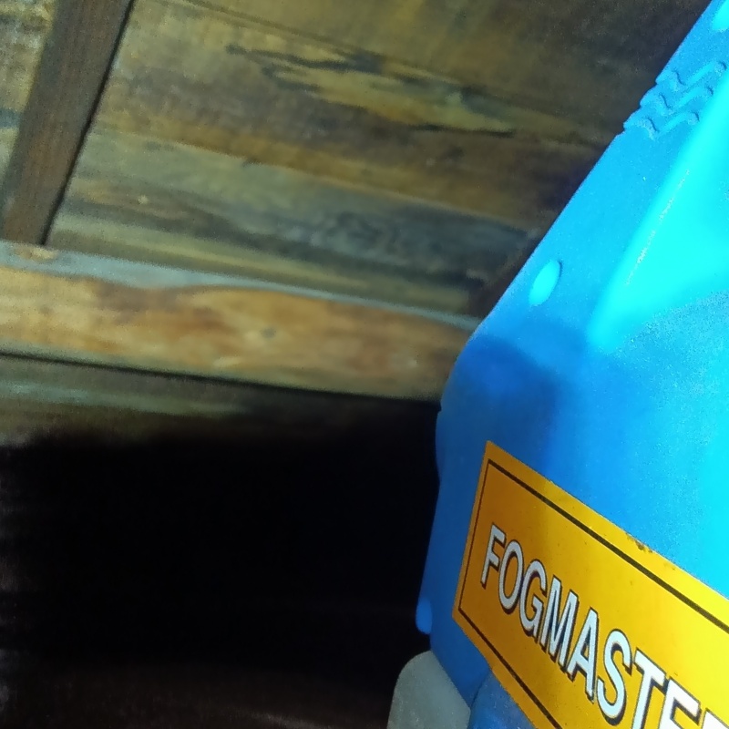 噴霧器で殺虫剤を散布