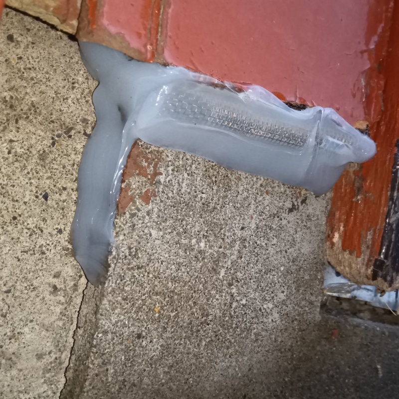 外壁と基礎部分の接合部分のすき間を封鎖