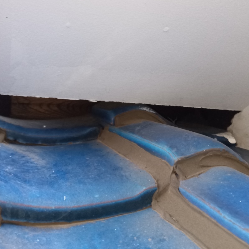 屋根瓦と軒天の間のすき間を封鎖