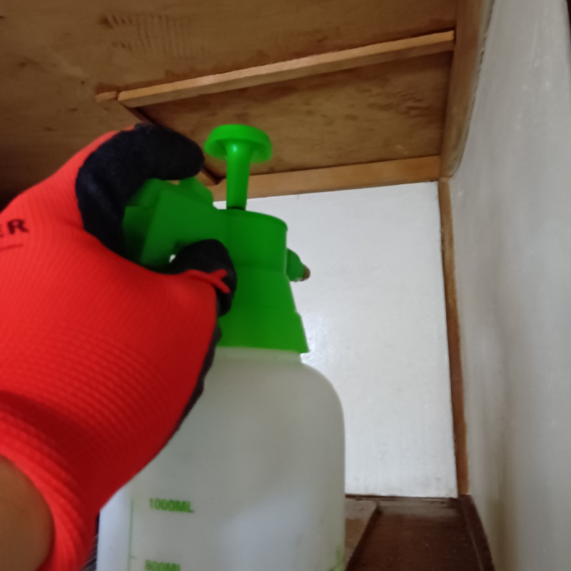 除菌剤をスプレー