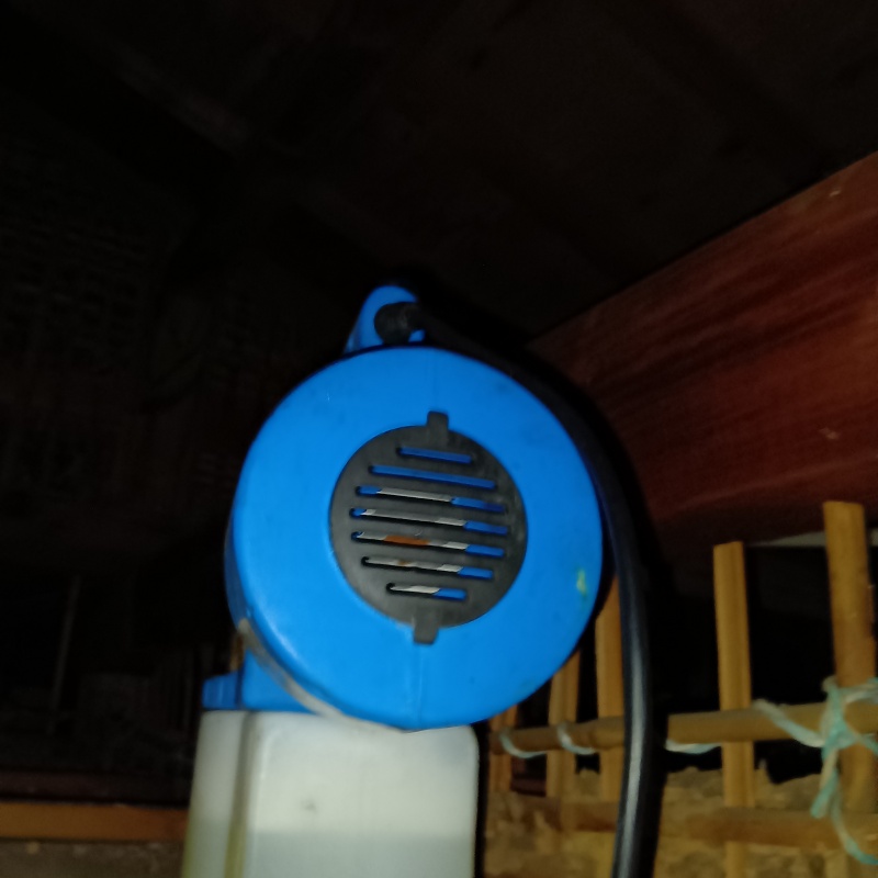 噴霧器で消臭・除菌剤を散布