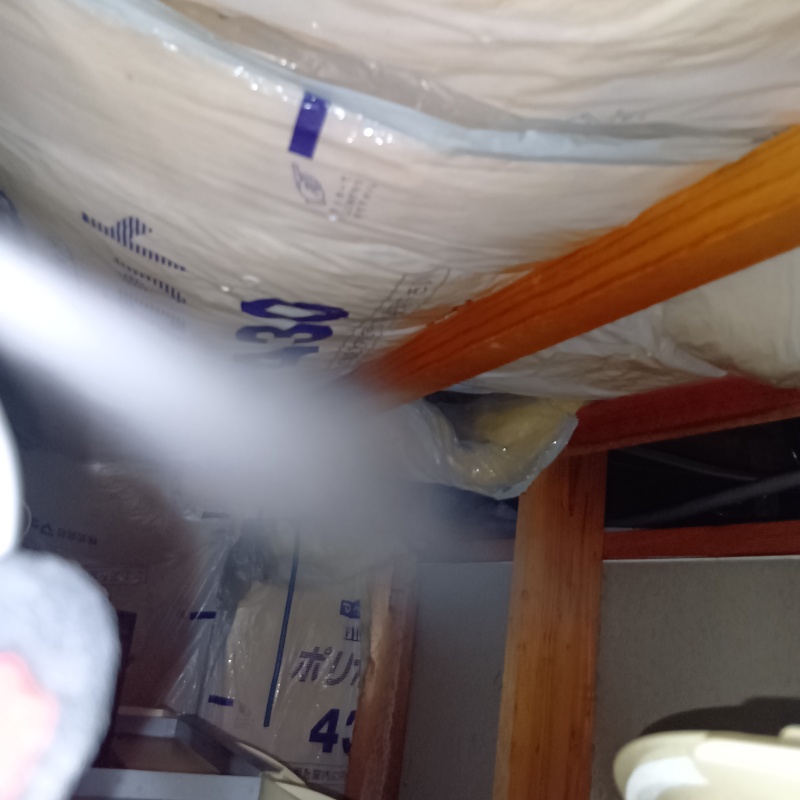 忌避スプレーを散布