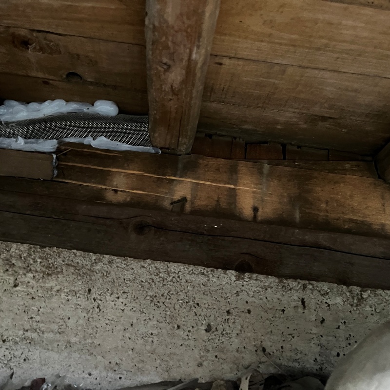 床下の天井部分のすき間を封鎖