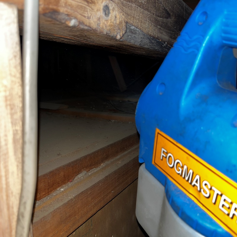 噴霧器で除菌剤を散布