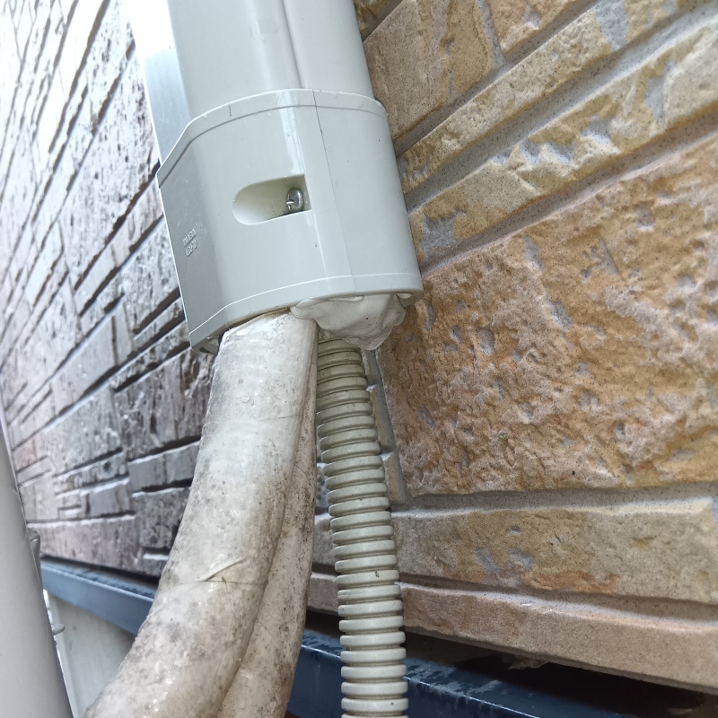 配管の導入部のすき間を封鎖