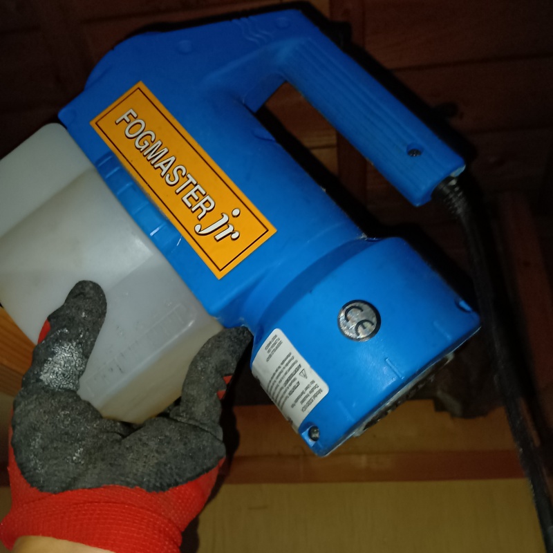 噴霧器で除菌剤を散布