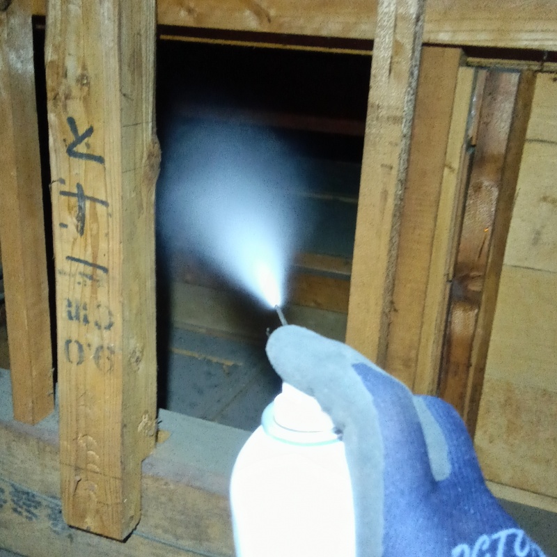 忌避スプレーを散布