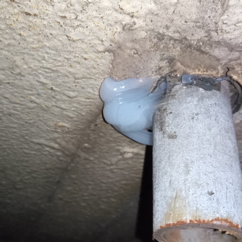 配管まわりのすき間を封鎖