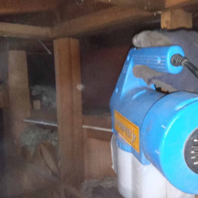 噴霧器で除菌剤を散布