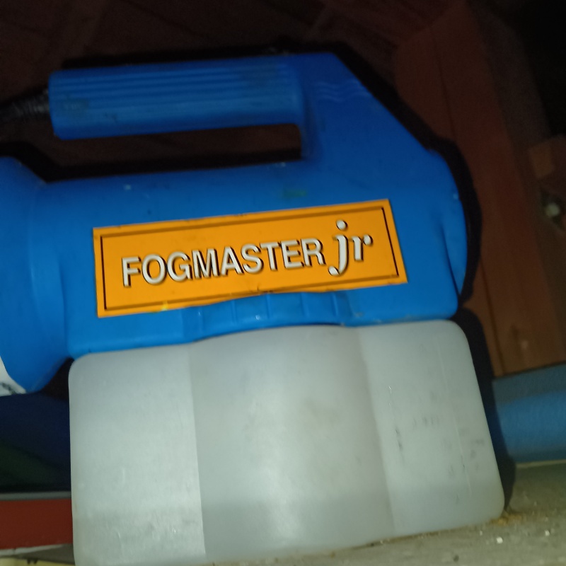 噴霧器で除菌剤を散布