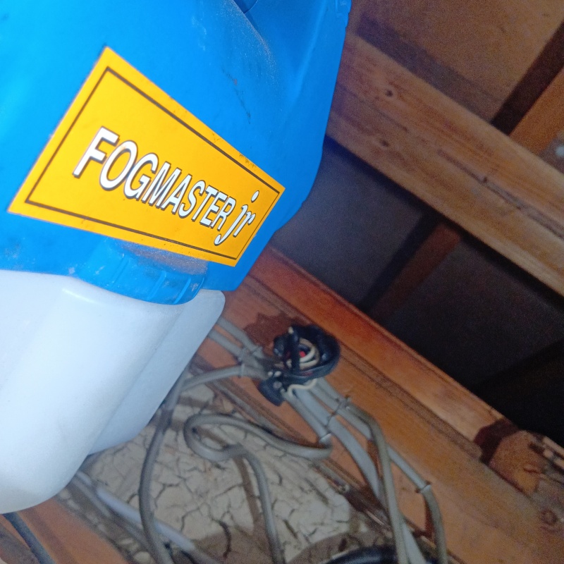 噴霧器で除菌剤を散布