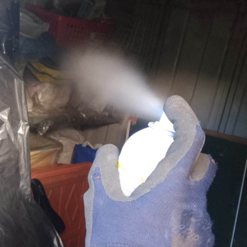 忌避スプレーを散布