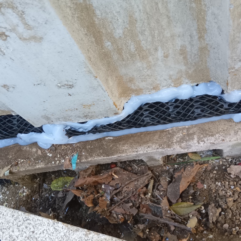 基礎部分のすき間を封鎖