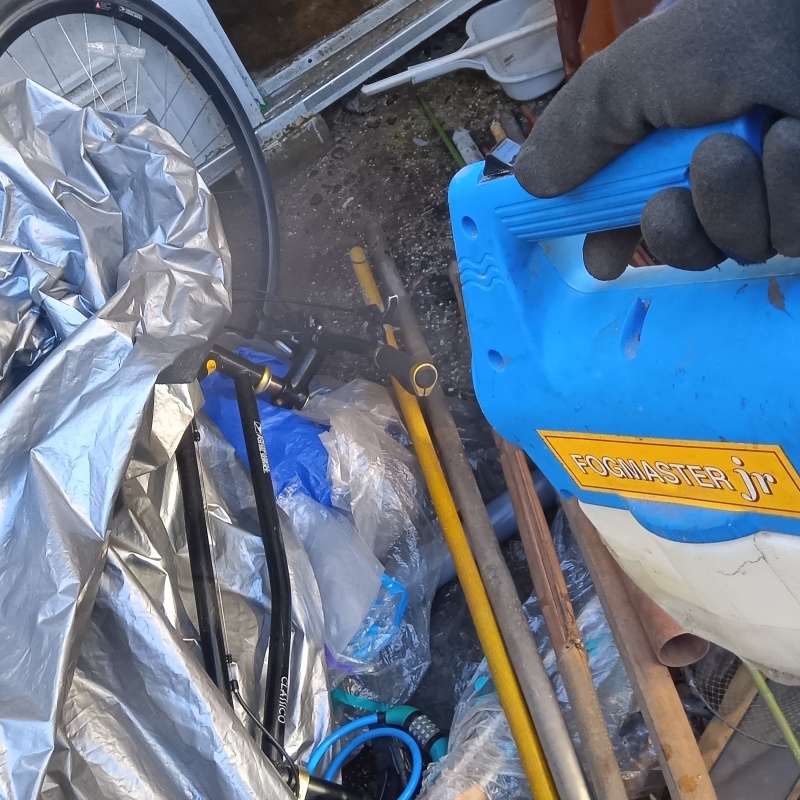 噴霧器で除菌剤を散布