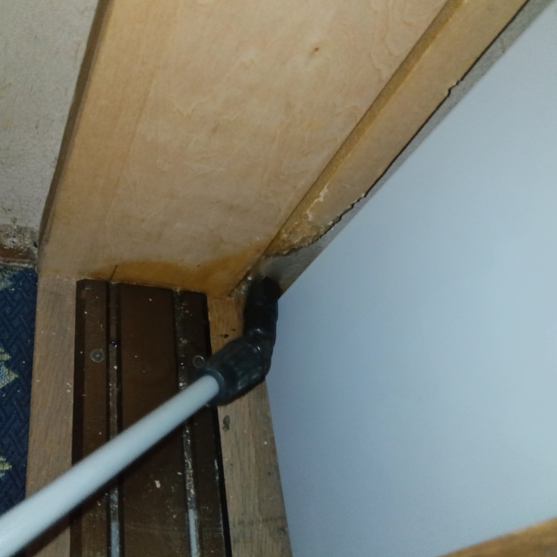 室内に除菌剤を散布