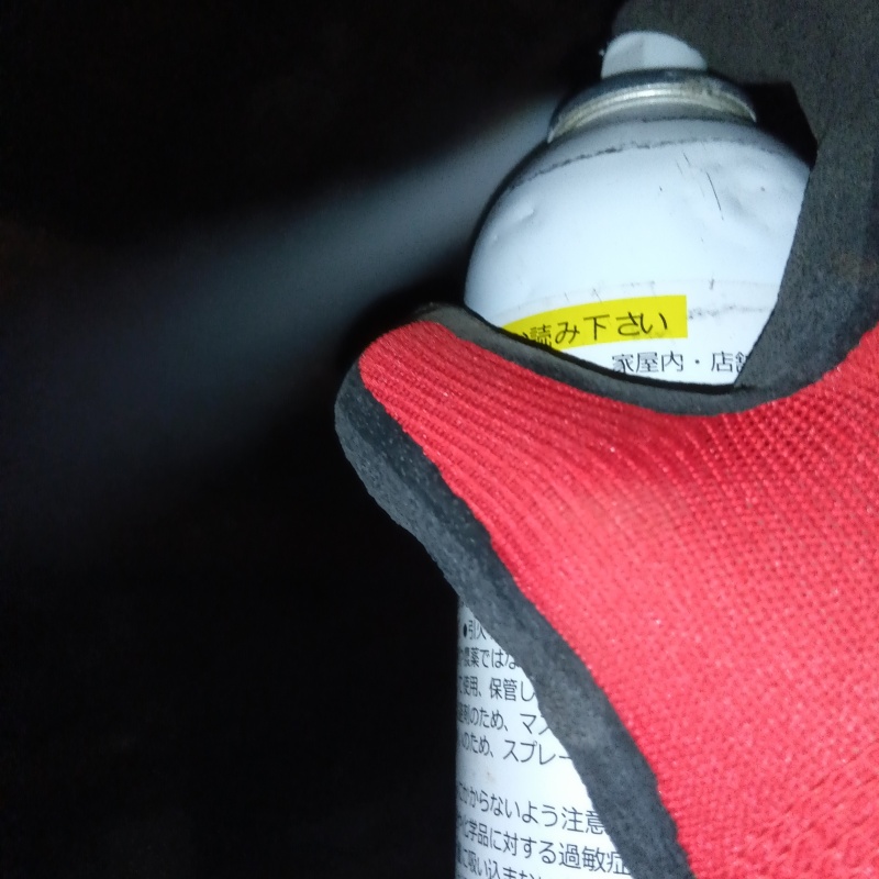 忌避スプレーを散布