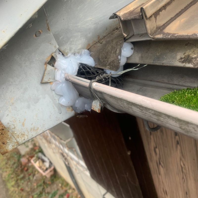 屋根と外壁が接する部分のすき間を封鎖