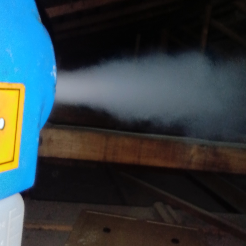 噴霧器で除菌剤を散布